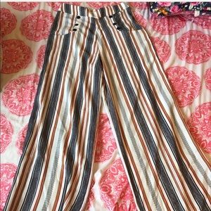Vintage inspired highwaisted pants.